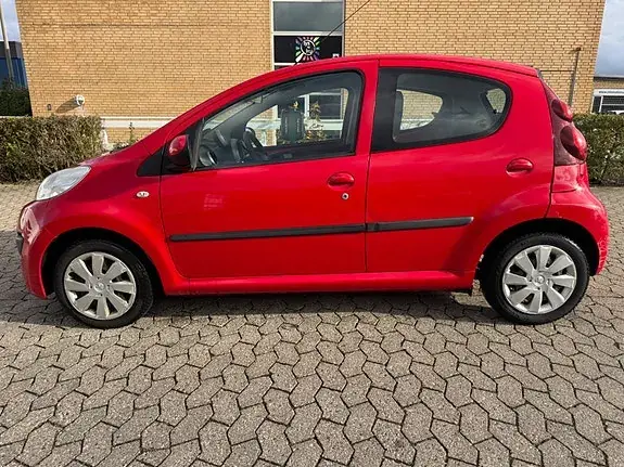 Peugeot 107 2014 photo 2