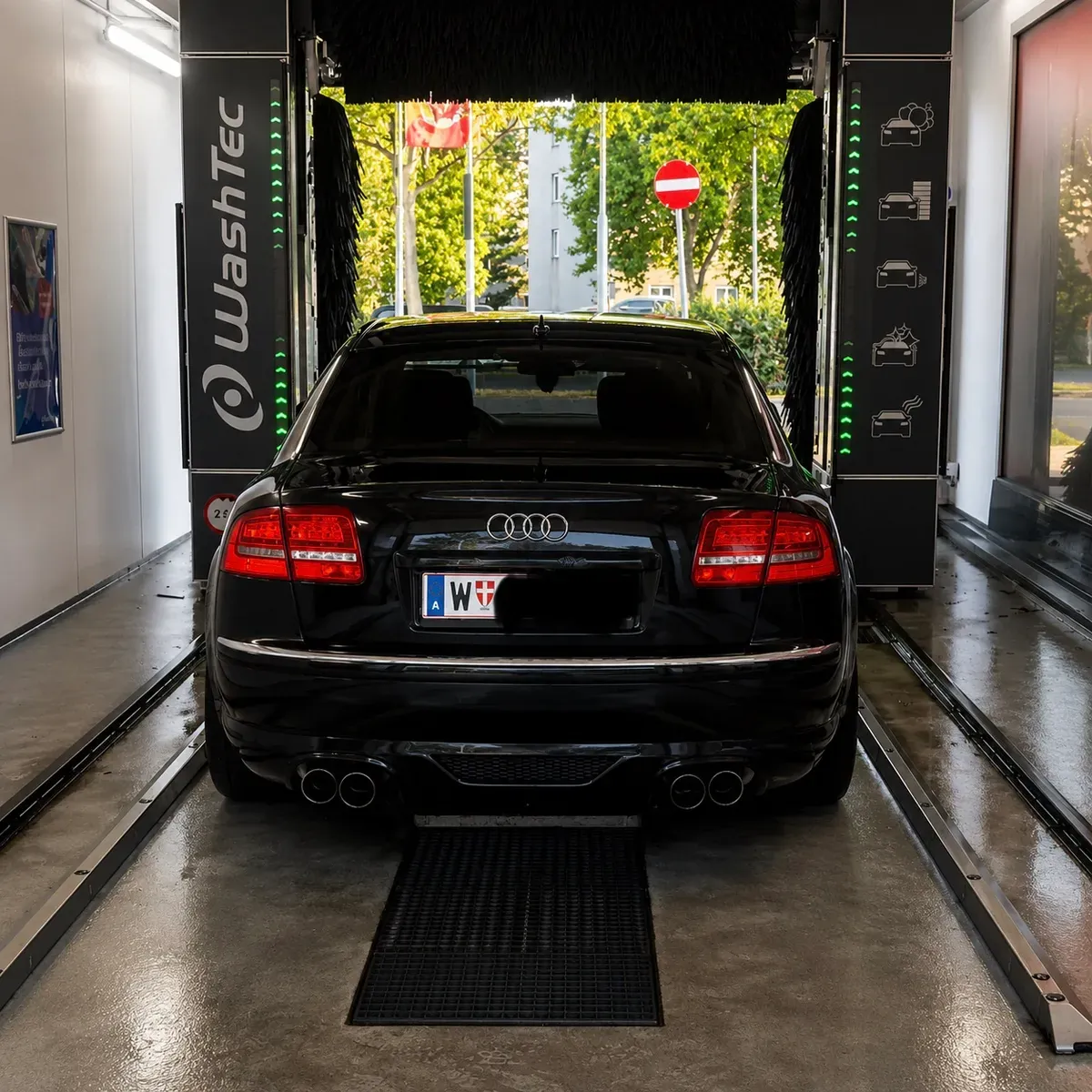 Audi A8 2008 photo 2