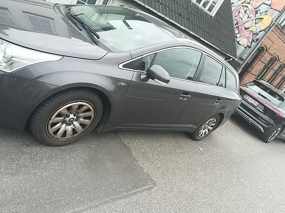 Toyota Avensis 2009 photo 2