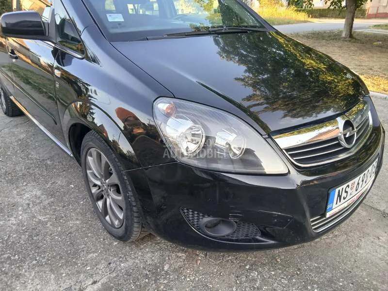 Opel Zafira 2010 photo 2