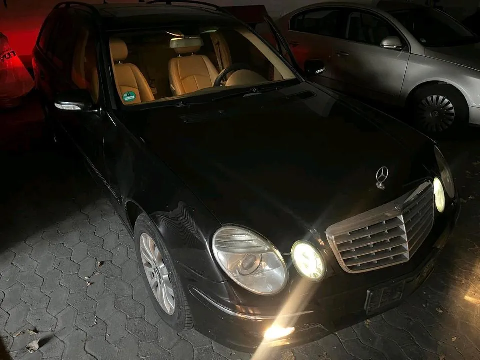 Mercedes-Benz E220D