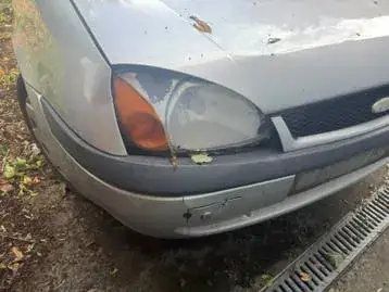 Ford Fiësta 2001 photo 2