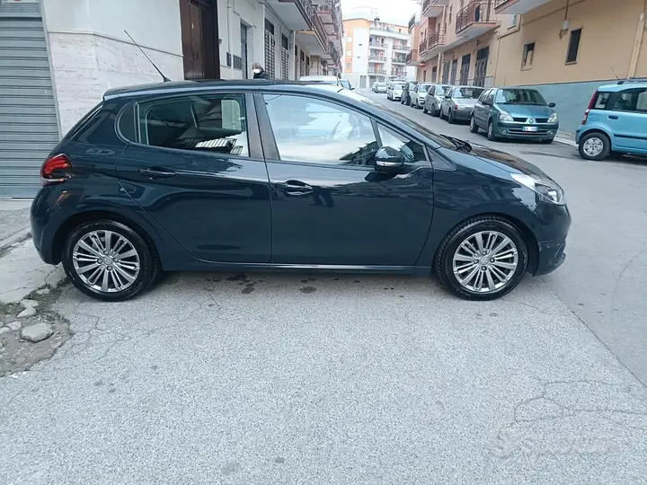 Peugeot 208 2016 photo 5