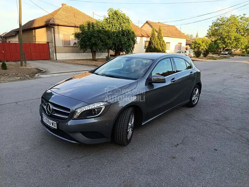 Mercedes-Benz A 180 2014 photo 3
