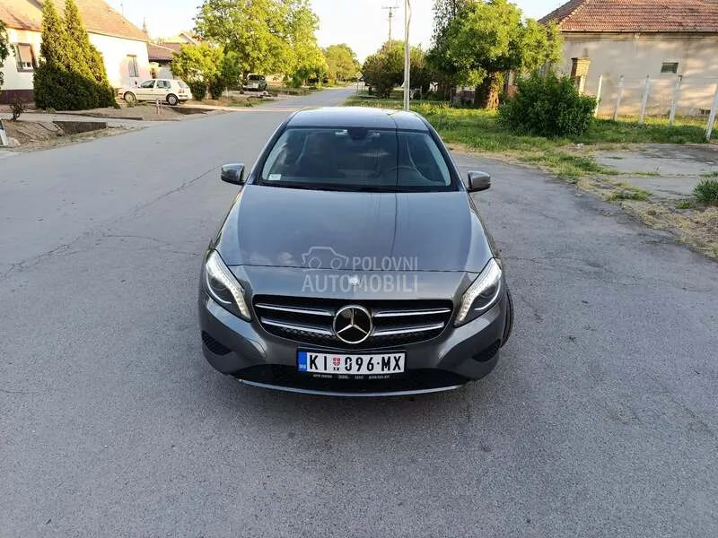 Mercedes-Benz A 180 2014 photo 2