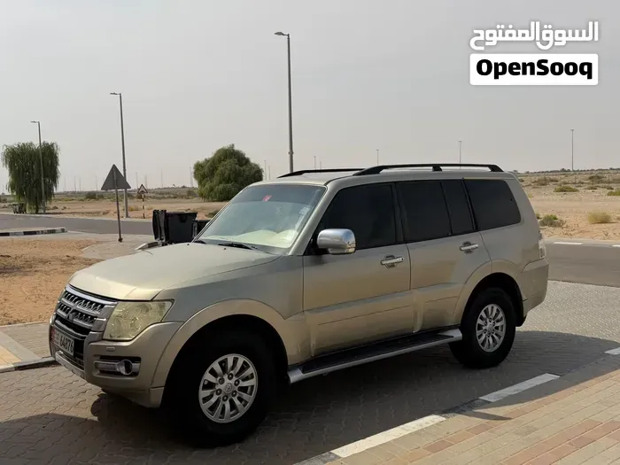 Mitsubishi Pajero 2012 photo 2