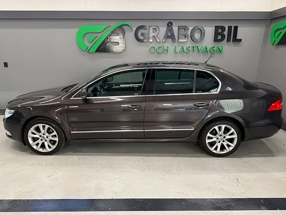 Skoda Superb 2009 photo 2
