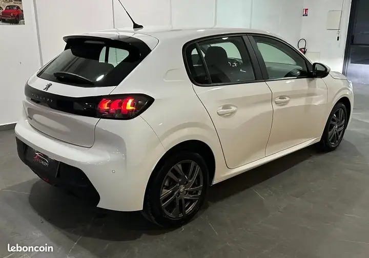 Peugeot 208 2021 photo 5