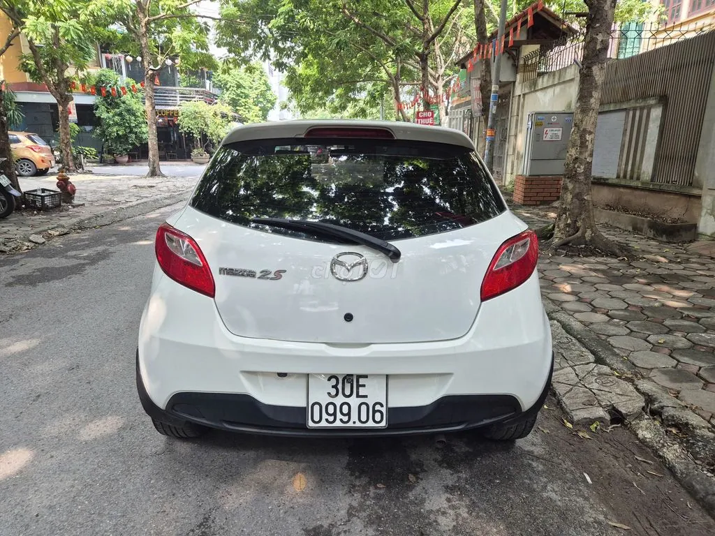 Mazda 2 2014 photo 4