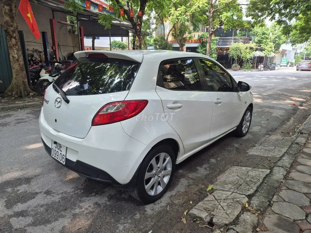 Mazda 2 2014 photo 3