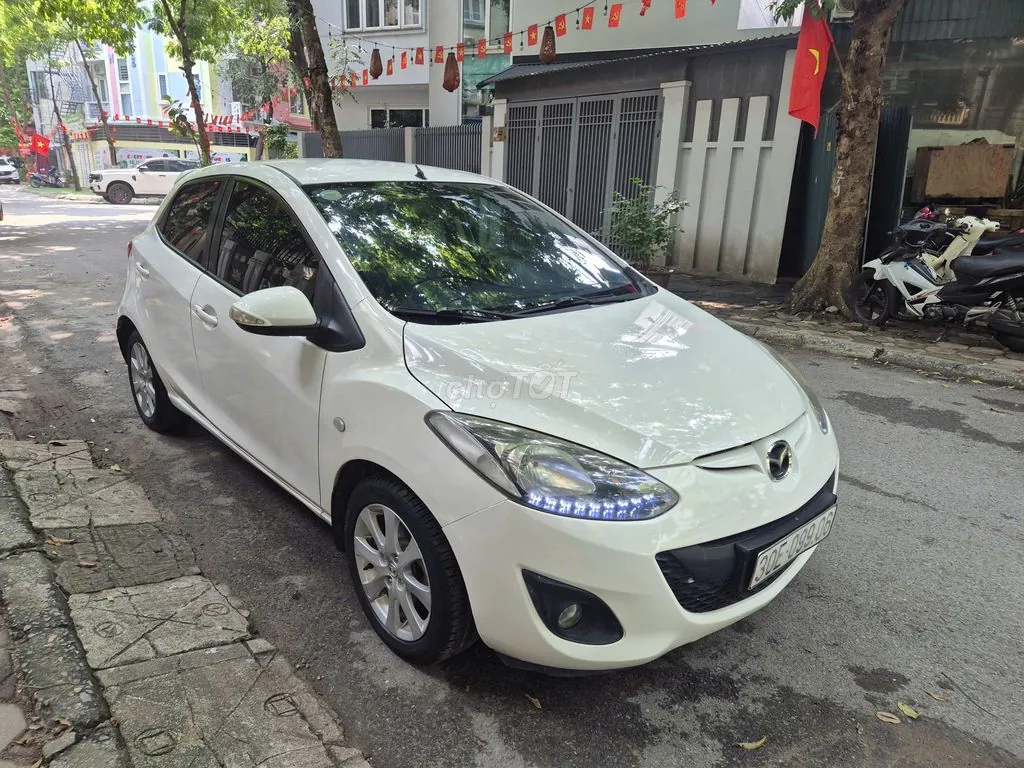 Mazda 2 2014 photo 2