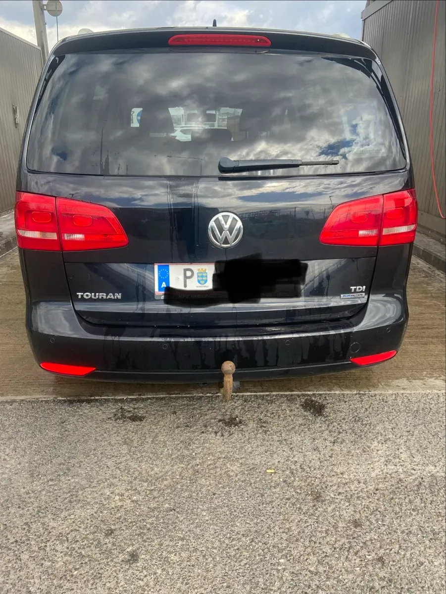 Volkswagen Touran 2012 photo 2