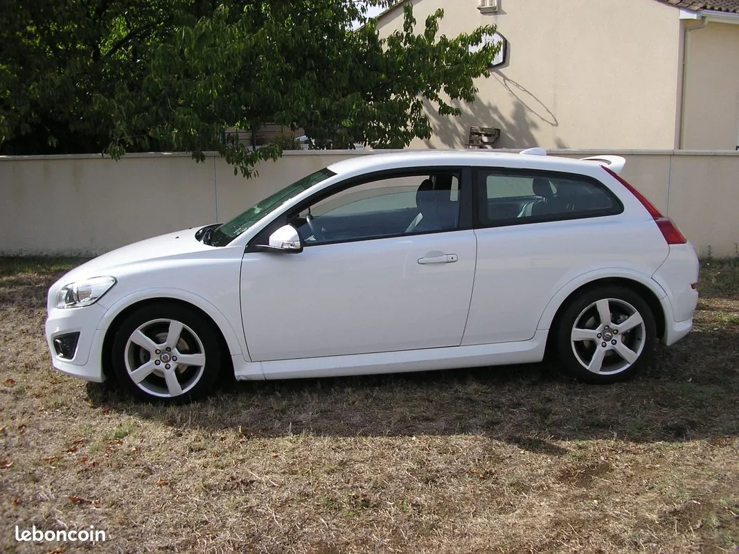Volvo C30 2011 photo 2