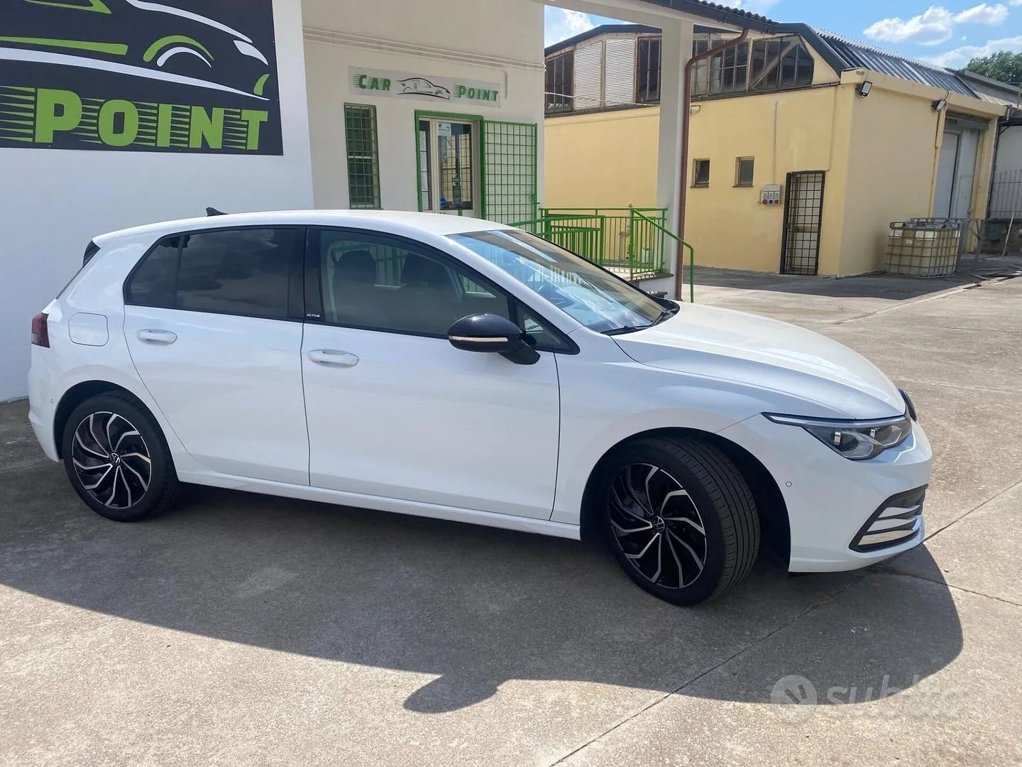 Volkswagen Golf 2023 photo 2
