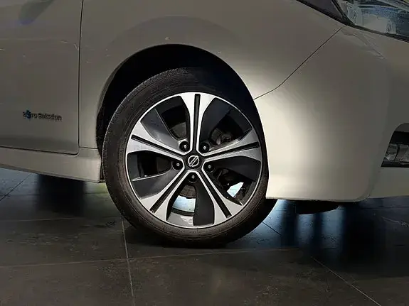 Nissan Leaf 2018 photo 2