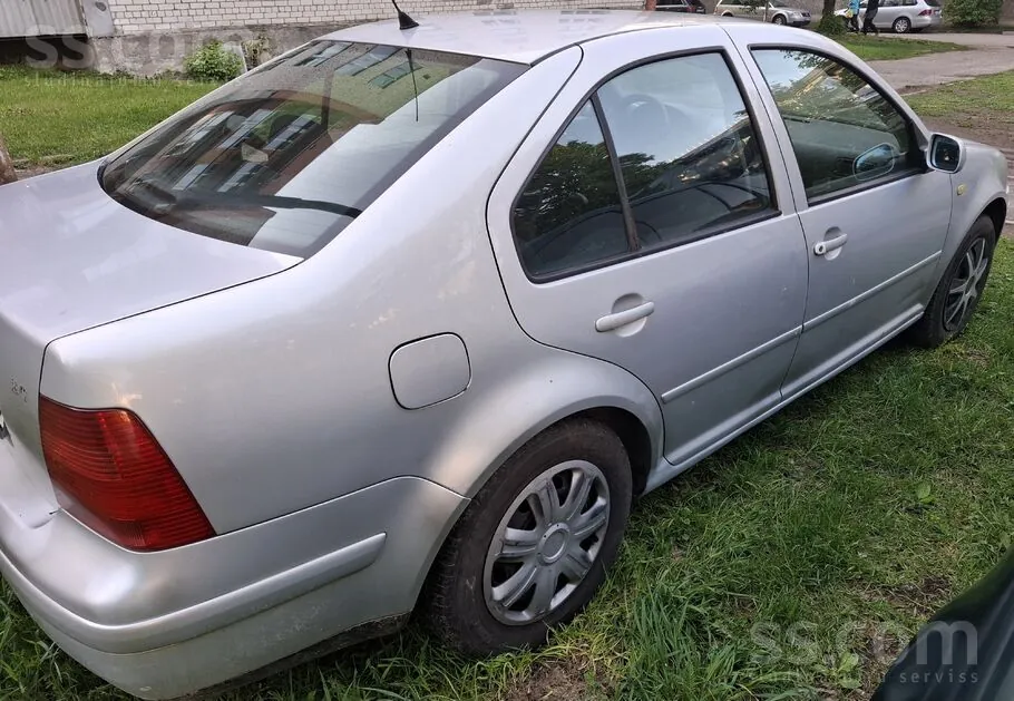 Volkswagen Bora 1999 photo 2