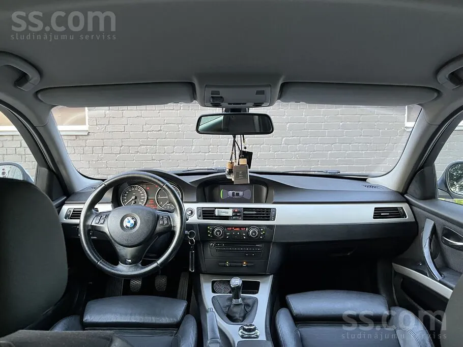 BMW 320D Touring 2011 photo 5