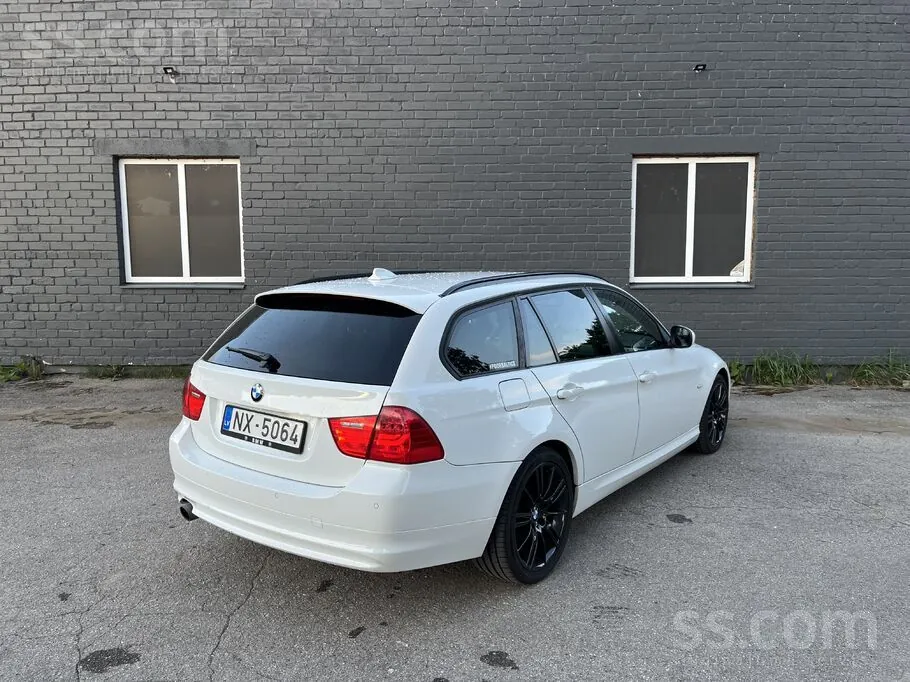 BMW 320D Touring 2011 photo 3