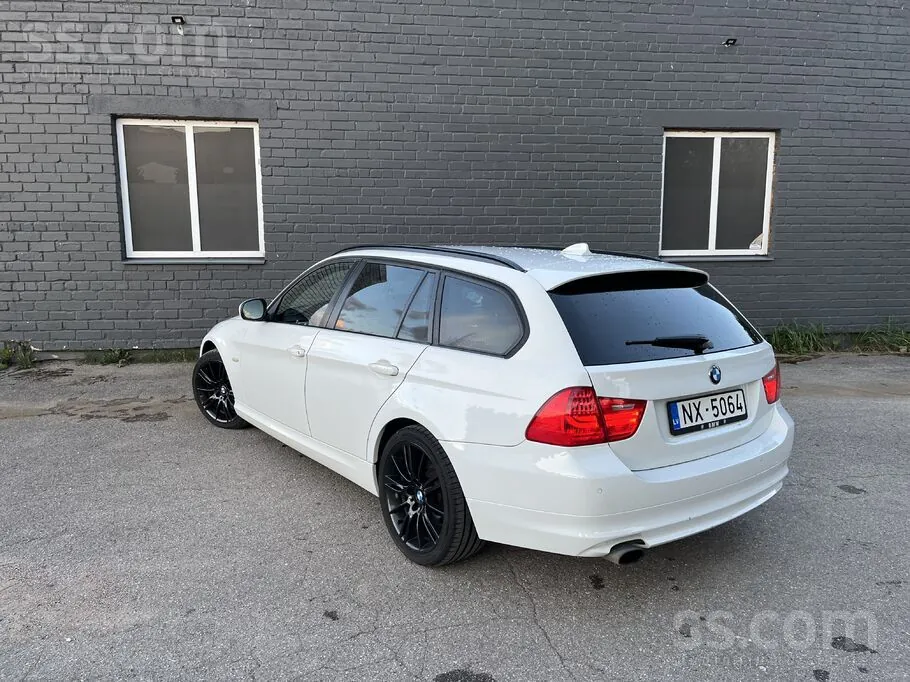 BMW 320D Touring 2011 photo 4