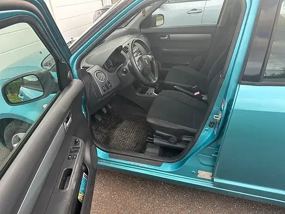 Suzuki Swift 2009 photo 5