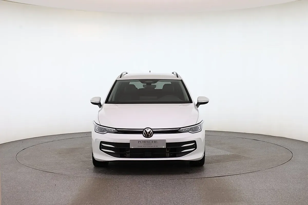 Volkswagen Golf 2026 photo 2
