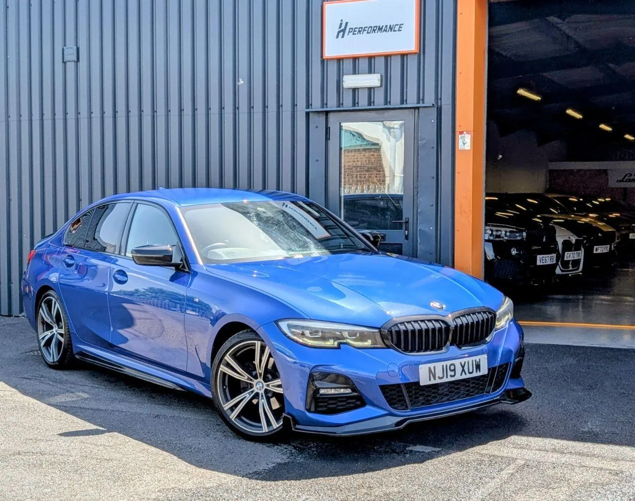 BMW 3 Series 2019 photo 3
