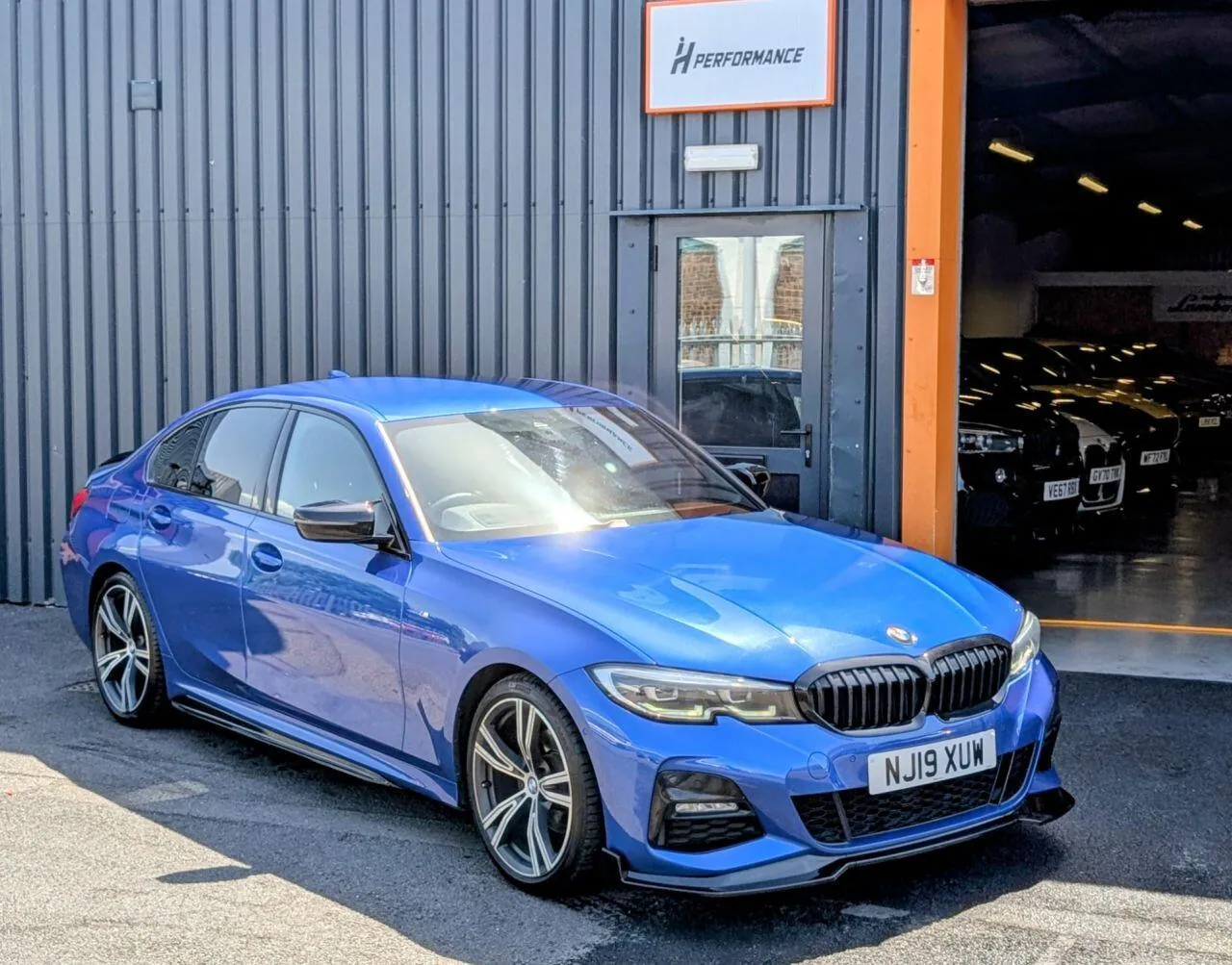 BMW 3 Series 2019 photo 2