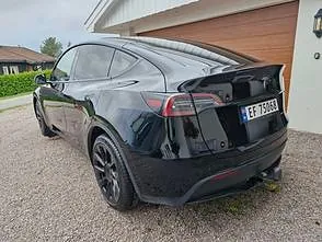 Tesla Model Y 2023 photo 2