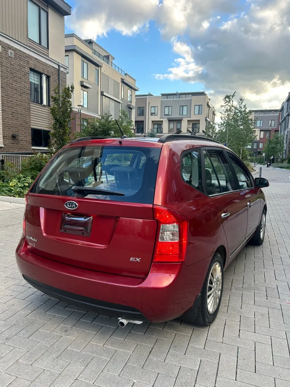 Kia Rondo 2008 photo 3