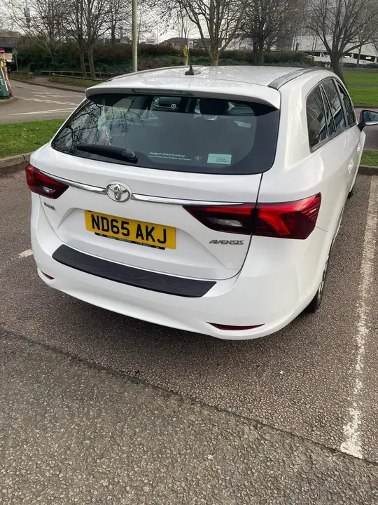 Toyota Avensis 2015 photo 4