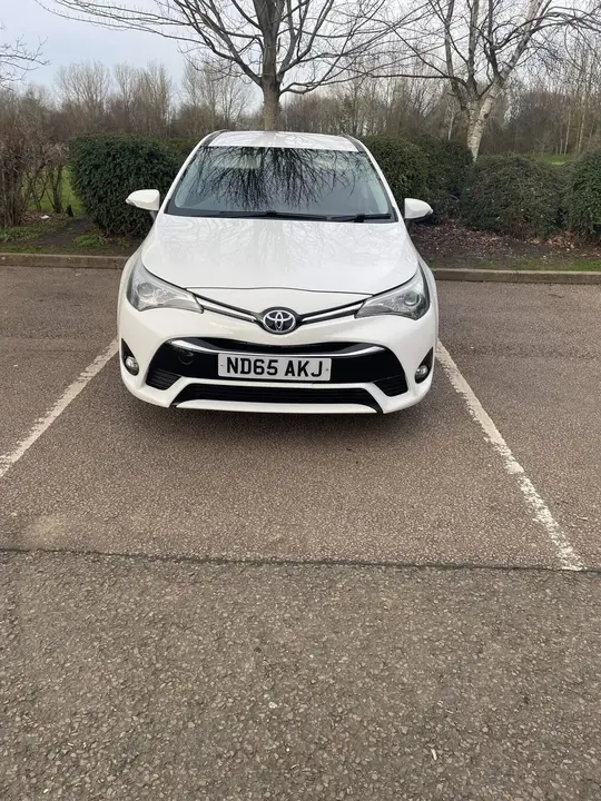 Toyota Avensis 2015 photo 3