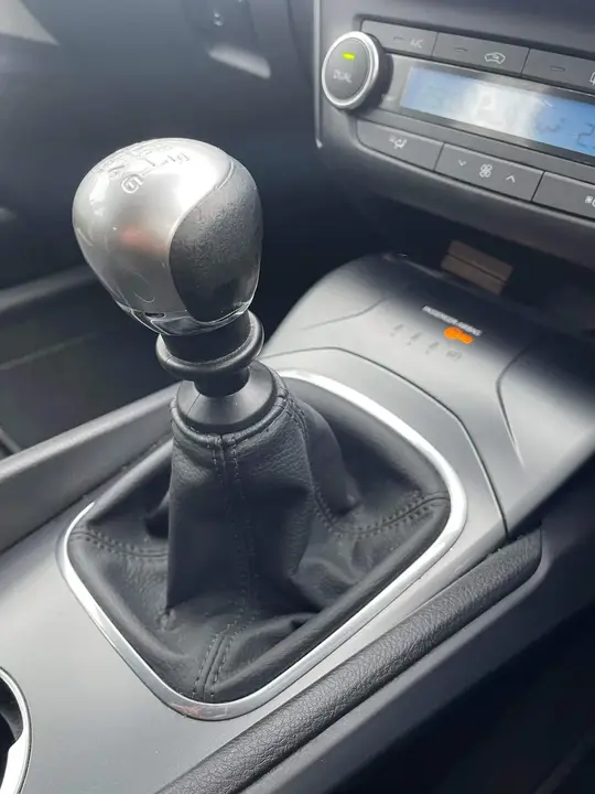 Toyota Avensis 2015 photo 5