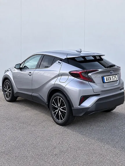 Toyota C-Hr 2018 photo 2