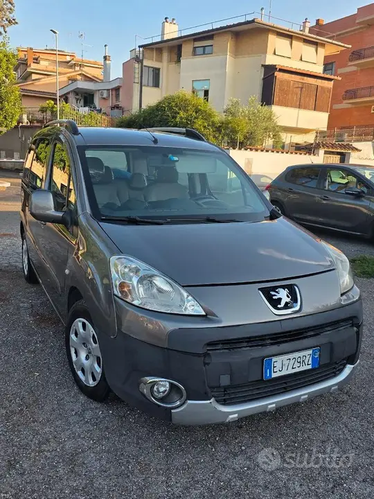 Peugeot Partner 2011 photo 2