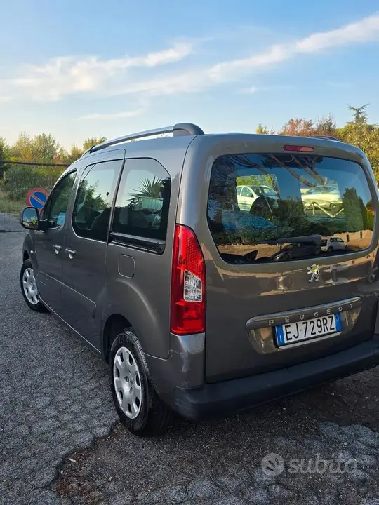 Peugeot Partner 2011 photo 3