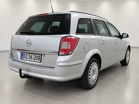 Opel Astra 2011 photo 3