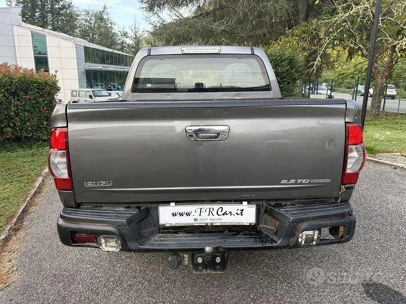 Isuzu D-Max 2011 photo 5