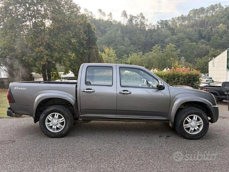 Isuzu D-Max 2011 photo 3