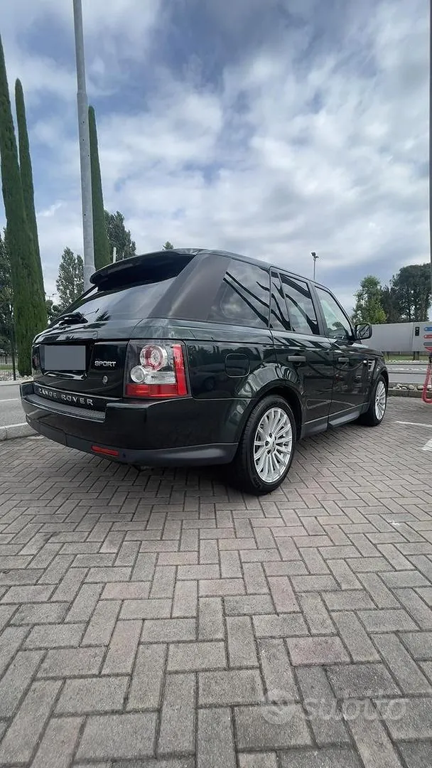 Land Rover Range Rover Sport 2011 photo 3