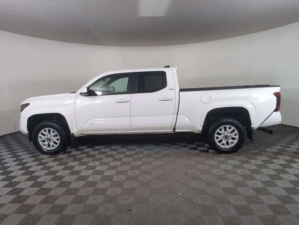 Toyota Tacoma 2024 photo 2