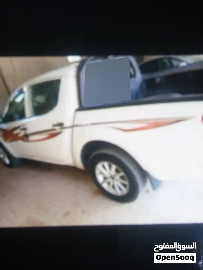 Mitsubishi L200 2010 photo 2