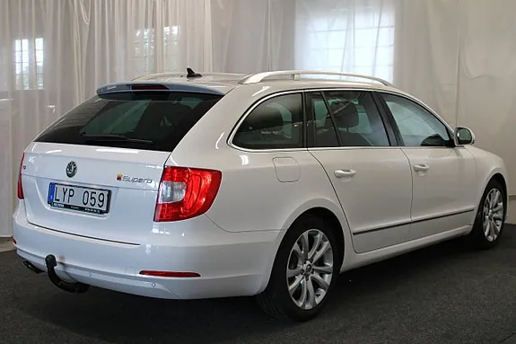 Skoda Superb 2012 photo 5