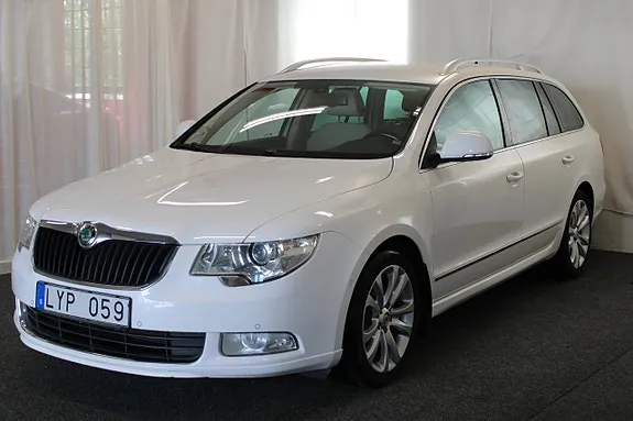 Skoda Superb 2012 photo 4