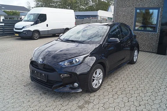 Toyota Yaris 2022 photo 2