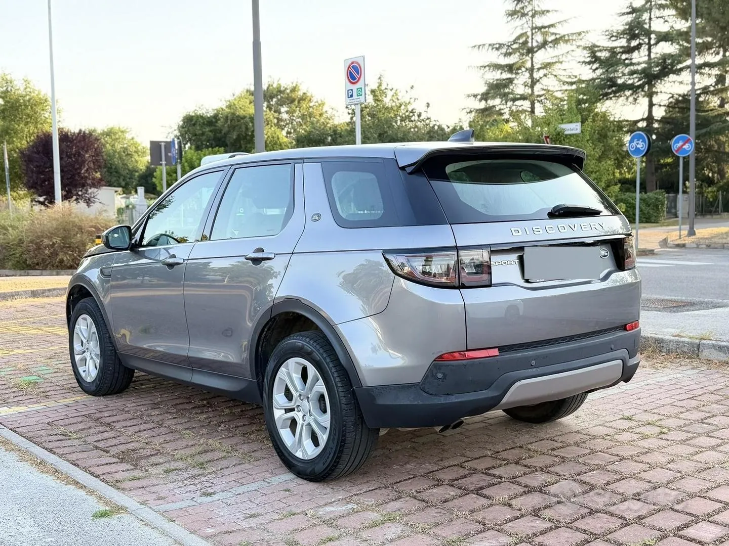 Land Rover Discovery Sport 2020 photo 4
