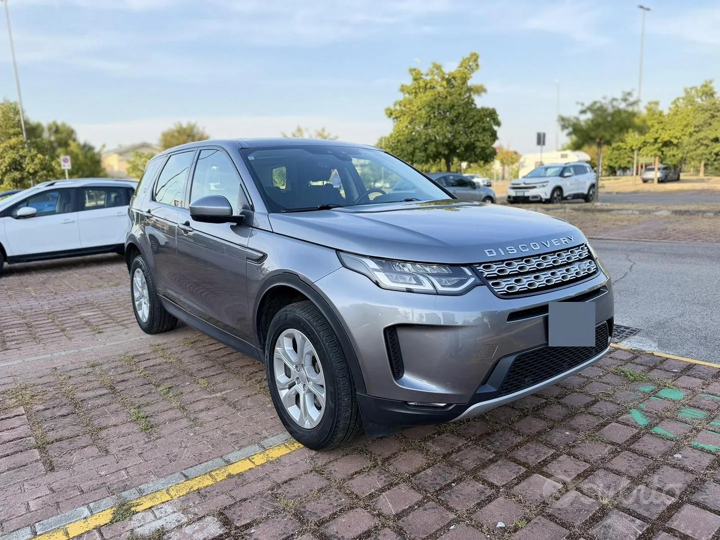 Land Rover Discovery Sport 2020 photo 2