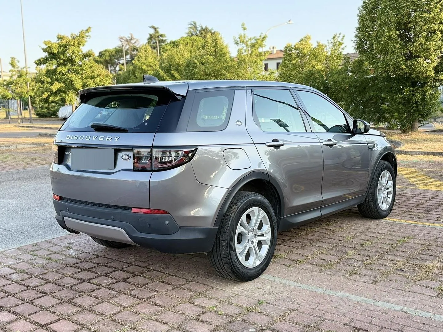 Land Rover Discovery Sport 2020 photo 3