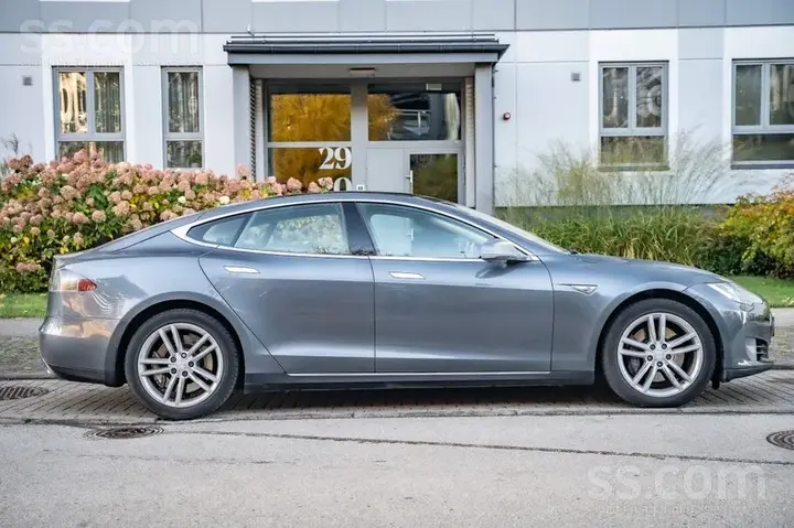 Tesla Model S 2013 photo 4