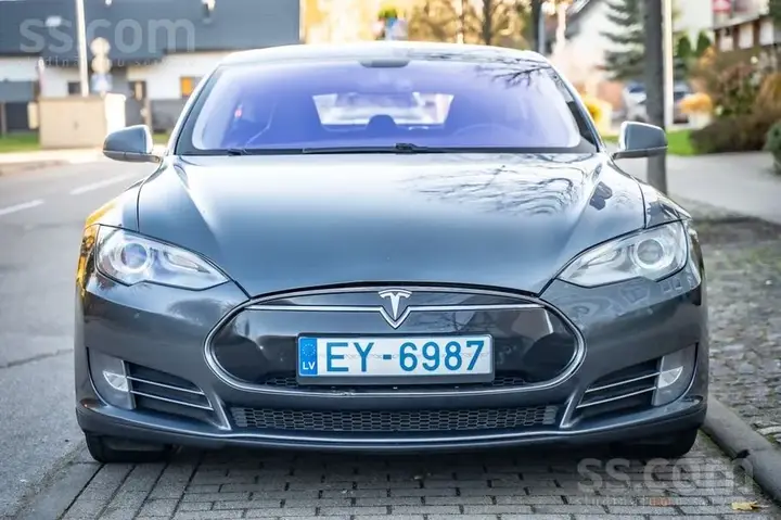 Tesla Model S 2013 photo 2