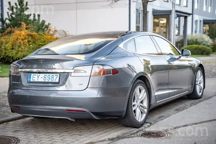 Tesla Model S 2013 photo 5